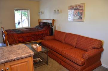 Glamping for 2 Guests in Apache Junction, Arizona, Picture 3