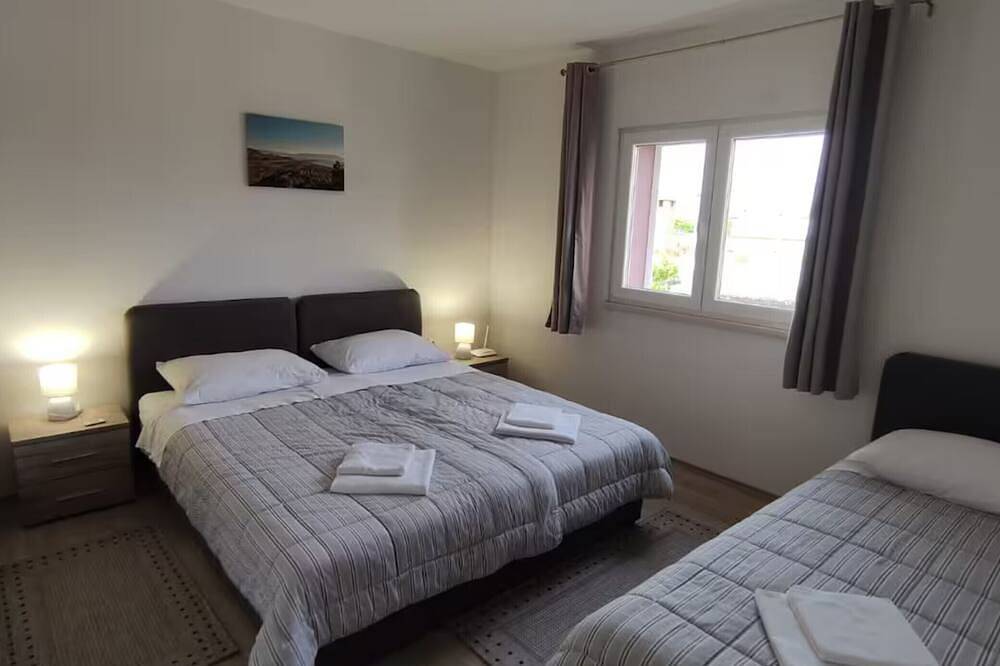 Ganze Wohnung, Two Bedroom Apartment with Balcony and River View in Rogotin, Dubrovnik-Neretva