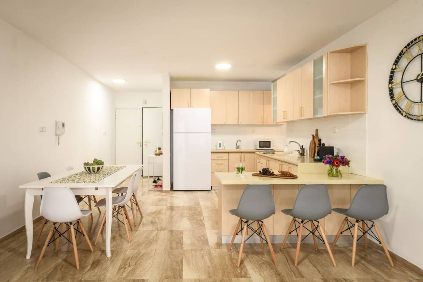 Ganze Wohnung, Seaside Escape with Private Patio in Netanja, Zentralbezirk (Israel)