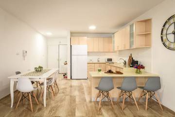 Vacation Rental for 8 Guests in Netanya, Center District (Israel), Picture 4