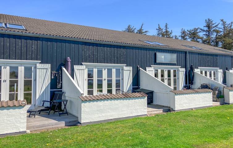 Ferienhaus für 6 Personen, mit Terrasse und Pool sowie Sauna in Agger