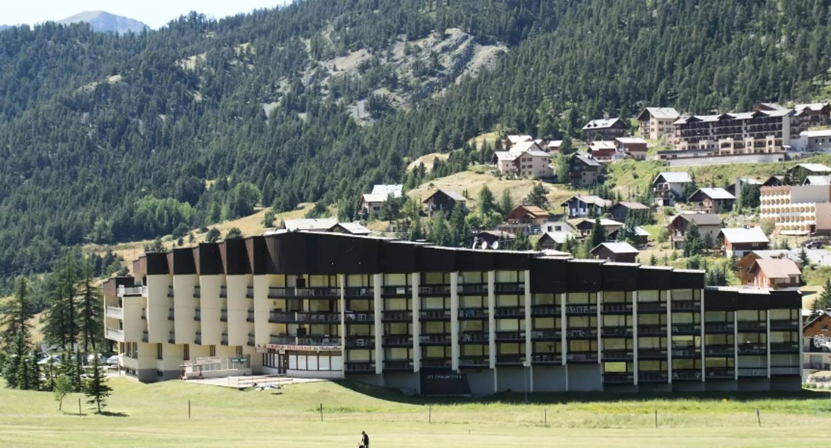 Entire studio, Apartment on ski slopes with parking in Montgenèvre, Briançon region