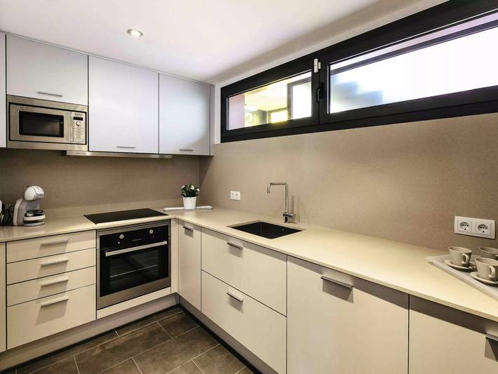 Gîte pour 4 personnes, avec terrasse et piscine dans Platja De Canyelles Petites - 3