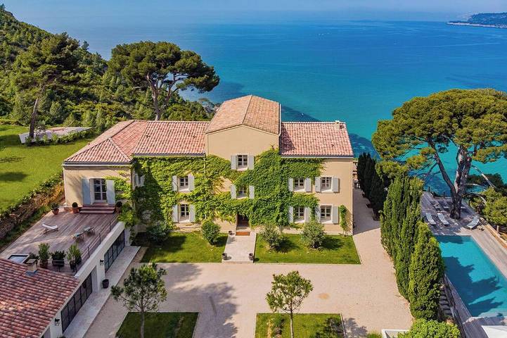 Maison de vacances pour 24 personnes, avec Balcon et Jacuzzi ainsi que Jardin et Sauna à Cassis