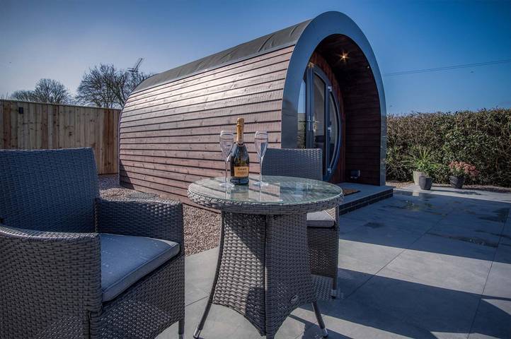 Entire apartment, Bracken Burrows - 1 Bedroom Pod - New Hedges in Pembrokeshire
