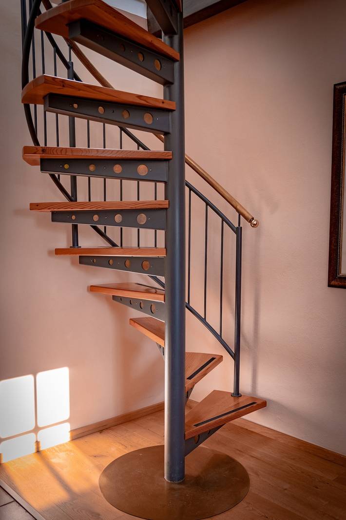 Holiday Home 'Traumhaftes Winzerhäuschen' with Mountain View, Private Terrace and Wi-Fi in Sankt Martin im Sulmtal, Steirerland