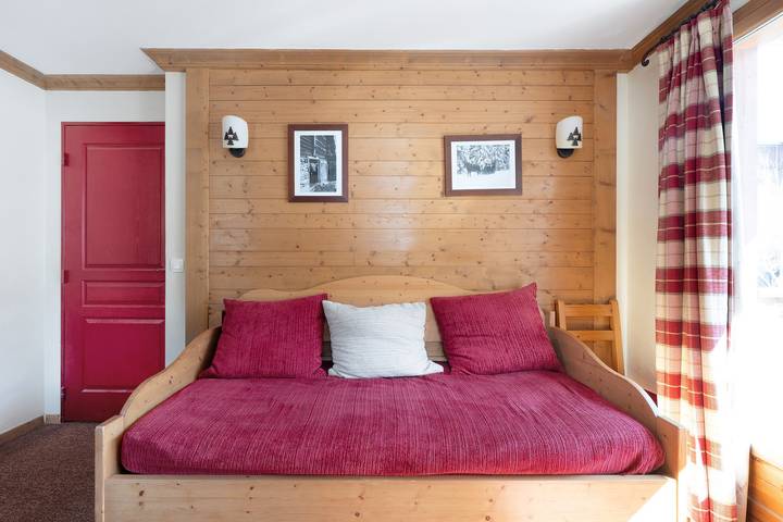 Chalet pour 6 personnes, avec bassin pour enfant et balcon ainsi que jardin et sauna, adapté aux familles dans Val-Cenis - 2