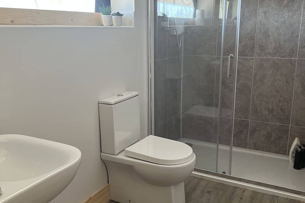 Wild Atlantic Way Connemara. Luxury safari tent near beach and Aran Island Ferry in Connemara