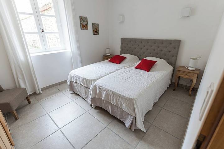 Location de vacances pour 8 personnes, avec jardin ainsi que piscine et terrasse à Issirac - 4