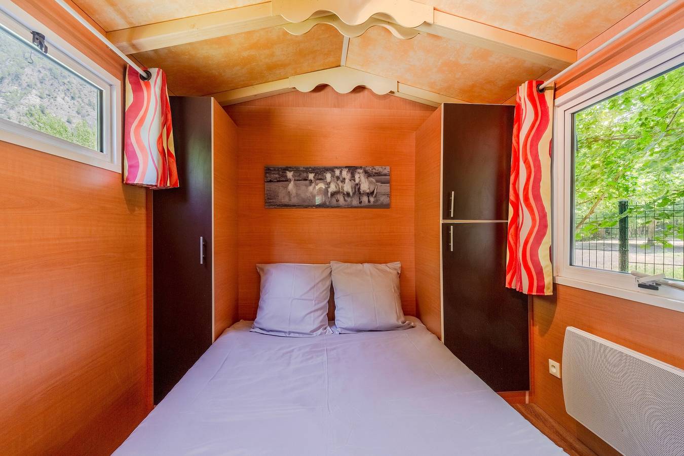 “La Roulotte 1” with Mountain View, Private Terrace and Wi-Fi in Touët-sur-Var, Nice region