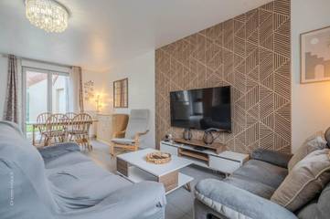 Gîte pour 6 personnes, avec terrasse à Villeneuve-le-Comte