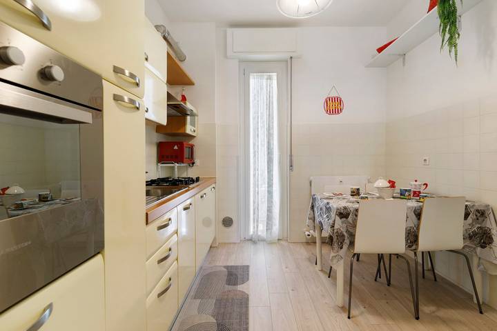 Appartement entier, Appartement « Guest House Nuvola » avec jardin commun, Wi-Fi et climatisation in Lucino, Montano Lucino