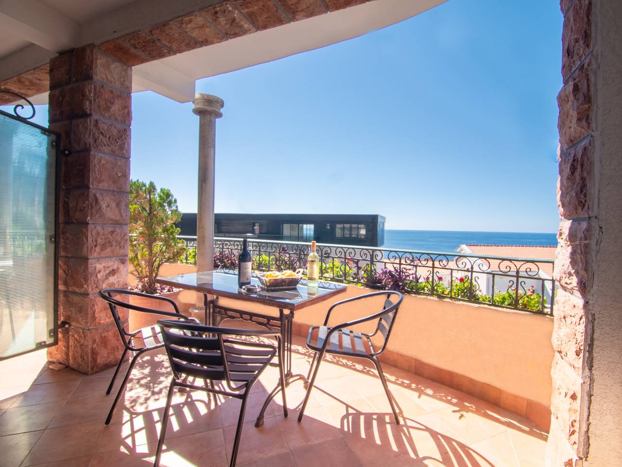 Auberge Levantin 1-3 Chambre N9 Côté Mer in Sveti Stefan, Municipalité de Budva