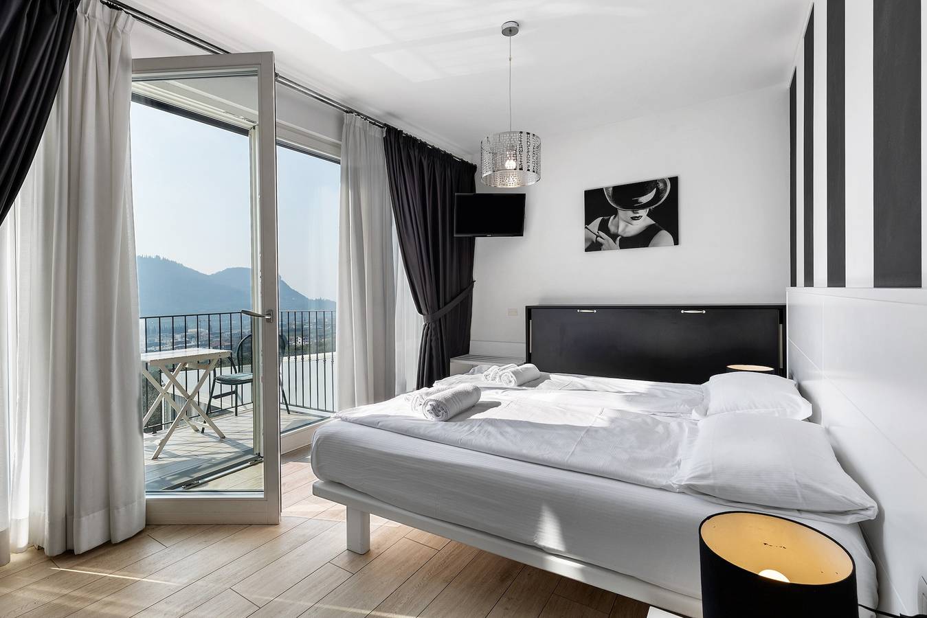'Relais Olivi Superior Milano' Room with Lake View, Wi-Fi, and Air Conditioning in Garda, Garda Mountains