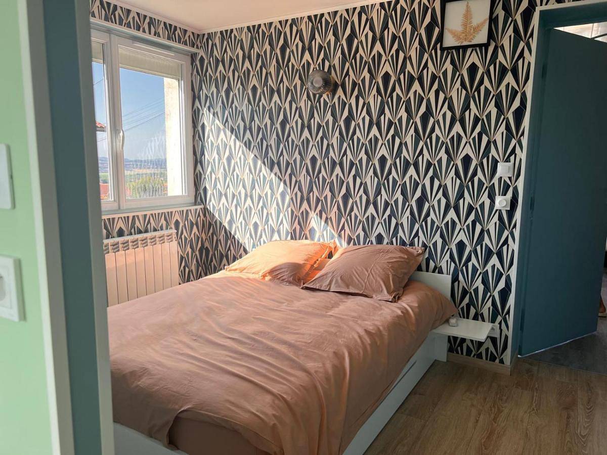 Appartement entier, One-Bedroom Apartment in Nonette, Région de Besse-et-Saint-Anastaise