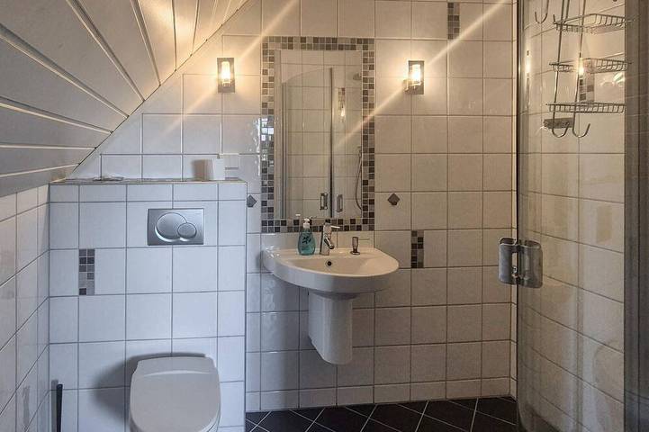 5 bedroom gorgeous home in Austrheim in Austrheim