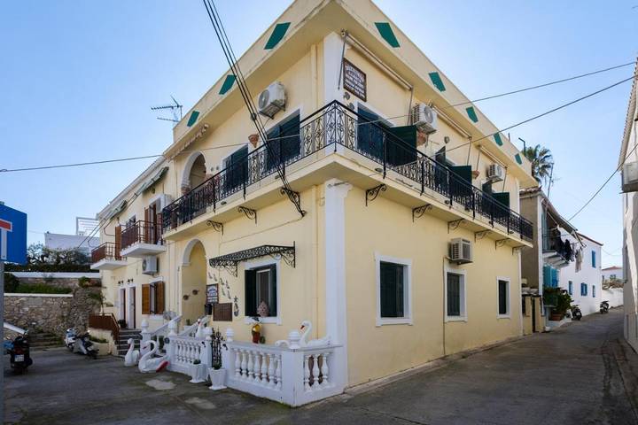 Maison d’hôte pour 2 personnes, avec terrasse dans Spetses