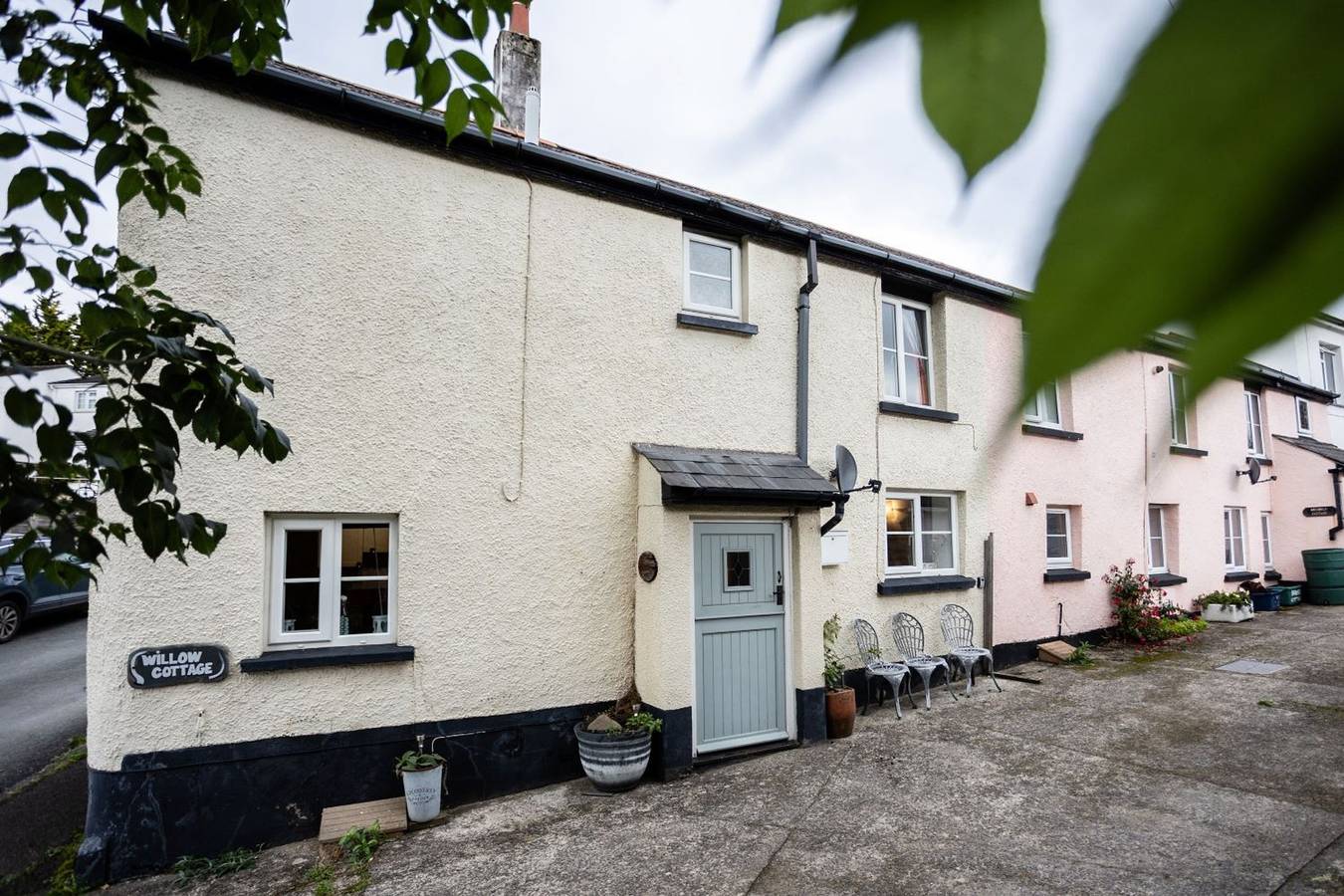 A charming, pet-friendly 2 bedroom cottage in Devon