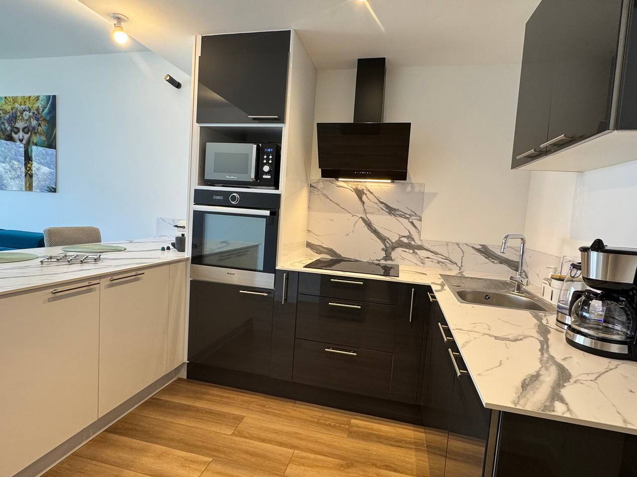 Appartement entier, Appartement rénové, vue lac, parking privatif in Aix-les-Bains, Région de Chambéry