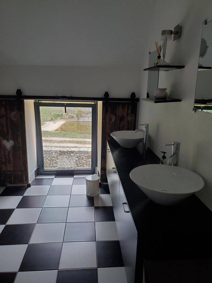 Location de vacances pour 8 personnes, avec jardin et piscine ainsi que terrasse et vue à Couzou - 4