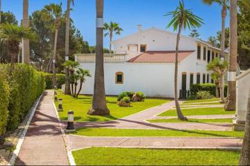 Gîte pour 4 personnes, avec jardin et terrasse ainsi que bassin pour enfant et piscine à Cala en Bosc