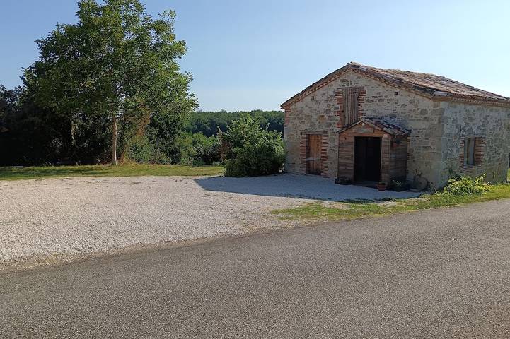 Gîte Fabel Haut 300 metres from the in Durfort-Lacapelette, Quercy