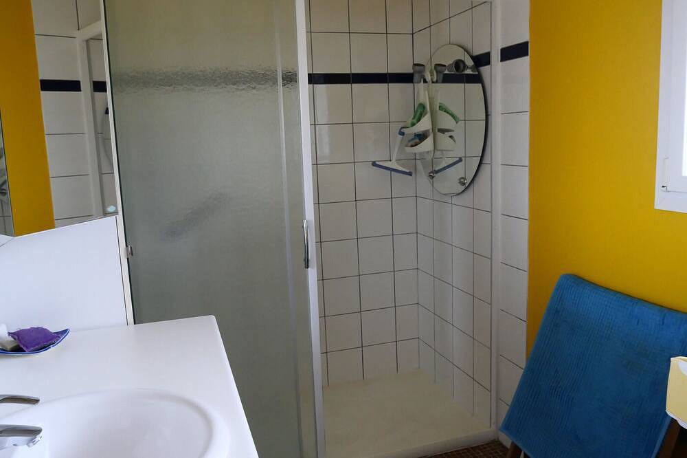 Maison de vacances indépendante avec jardin, Bbq, ping-pong et petite piscine, adaptée pour enfants in Ruillé-sur-Loir, Vallée de la Loire