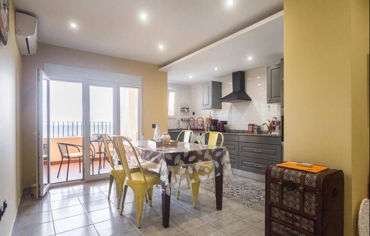Apartamento para 4 personas, con Balcón y Terraza además de Piscina y Vistas en Port Saplaya