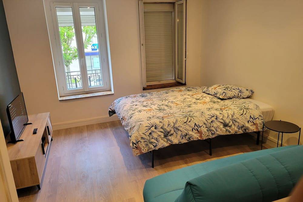 Appartement entier, Centreville Studio Steps From Metro in Villejuif, Val-de-Marne