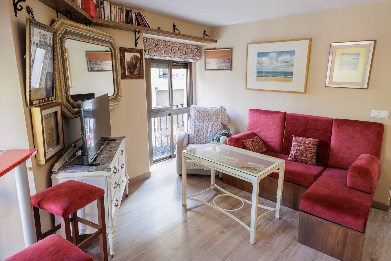 Entire apartment, 'Trajano Casco Antiguo' Apartment with Wi-Fi and Air Conditioning in Casco Antiguo, Sevilla