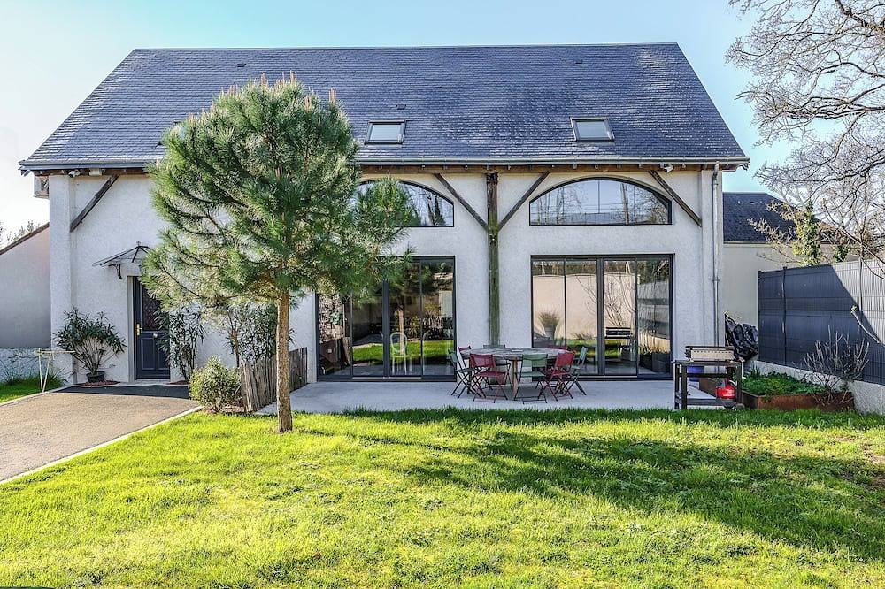 Square-meter house · Pool table · Air conditioning · Garden · Tours in Chambray-lès-Tours, Tours und Umgebung