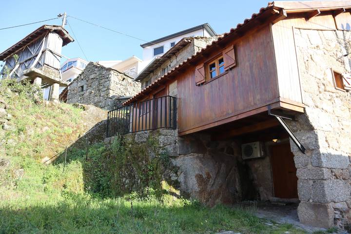 Gîte pour 7 personnes, avec terrasse et vue, animaux acceptés à Lamego - 2