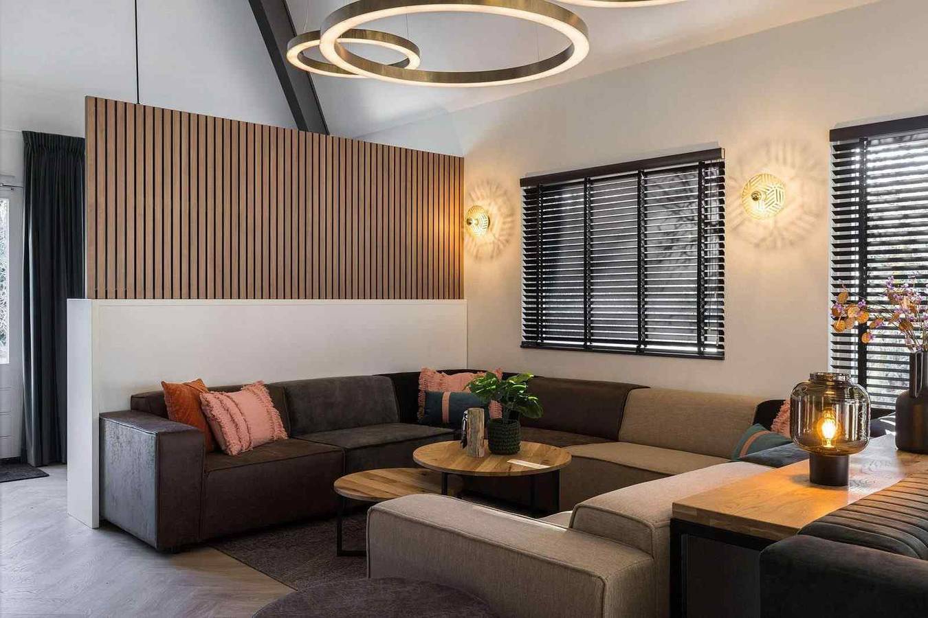 Moderne 18-persoons groepsaccommodatie in de bosrijke omgeving van Oirschot in Oirschot, Noord-Brabant