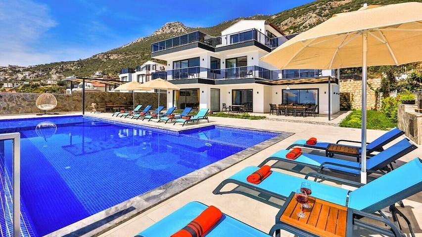 Holiday apartment for 10 people, with terrace in Kalkan