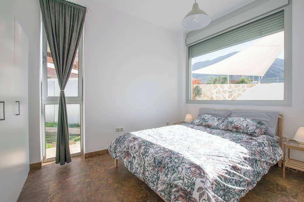 Peaceful Modern Beach Home in Bajamar, San Cristóbal de La Laguna