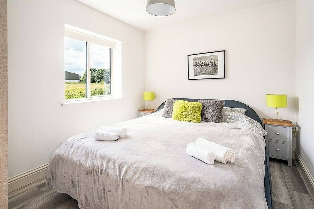 Countryside Hayloft with access to Indoor Pool, Sauna & Steam Room. in Wiltshire