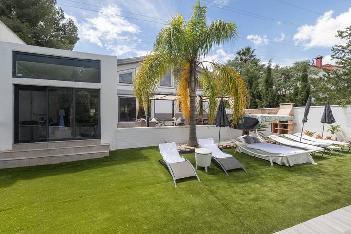 Ferienhaus 'Palmera' mit Bergblick, WLAN und Klimaanlage in Pinos de Alhaurín, Alhaurín de la Torre