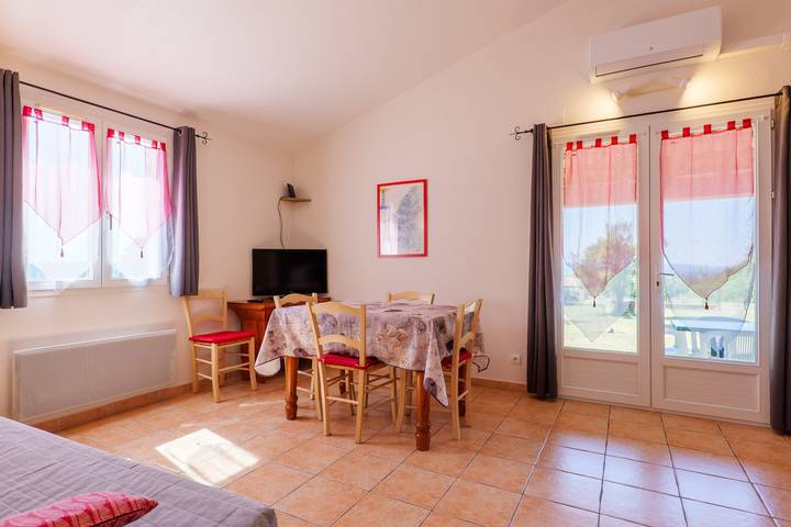 Location de vacances pour 6 personnes, avec Jardin à Bessas - 3