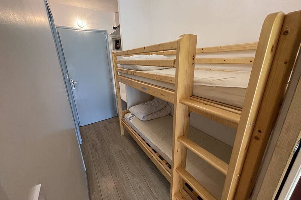 Entire apartment, Studio with Balcony, Equipped Kitchen, Wi-Fi in Le Lioran in Le Lioran, Laveissière