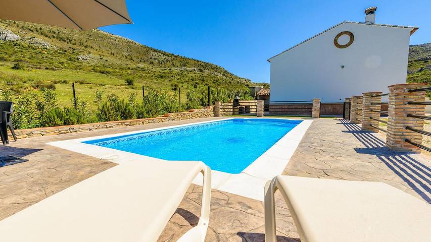 Chalet para 11 personas, con piscina además de balcón/terraza y jacuzzi en Serranía de Ronda - 3