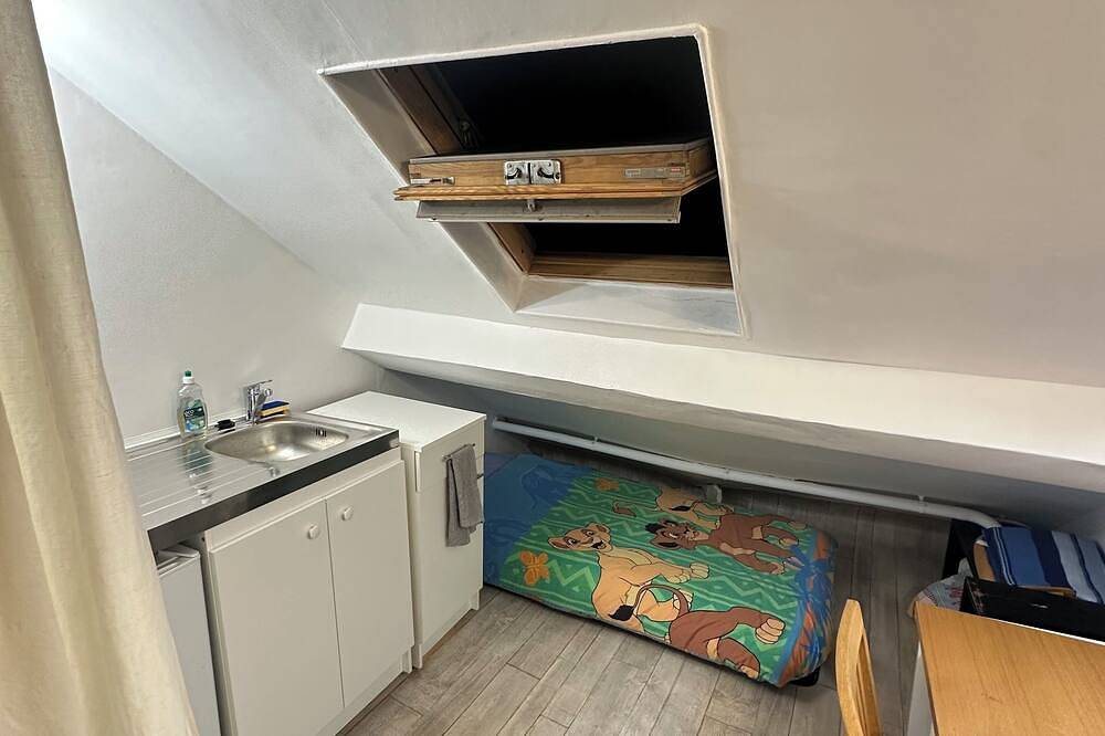 Studio under the roofs of Paris! Near Opéra, Gare du Nord, Gare de l'Est in 10th Arrondissement, Parigi
