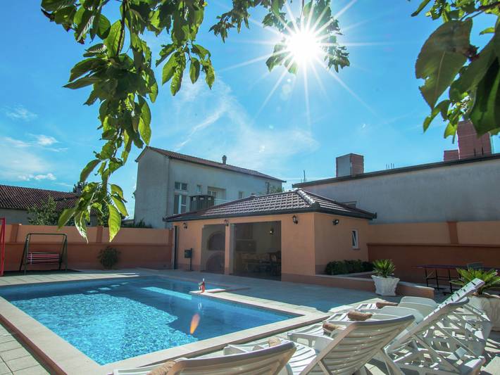 Ferienhaus für 12 Personen, mit Pool und Balkon - 1