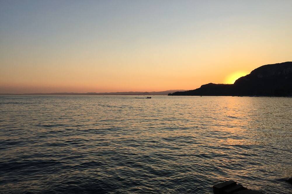 Cały apartament, Vacation apartment in a quiet and sunny location, close to the center in Garda, Góry Garda