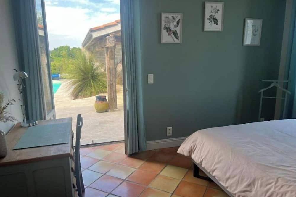 Maison de campagne près d’Agen. Une grande piscine , 5 chambres in Foulayronnes, Quercy
