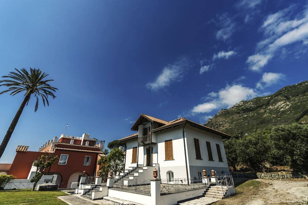 Exclusive Villa in Ischia with private jacuzzi and Spa Wine and Spa in Panza, Forio