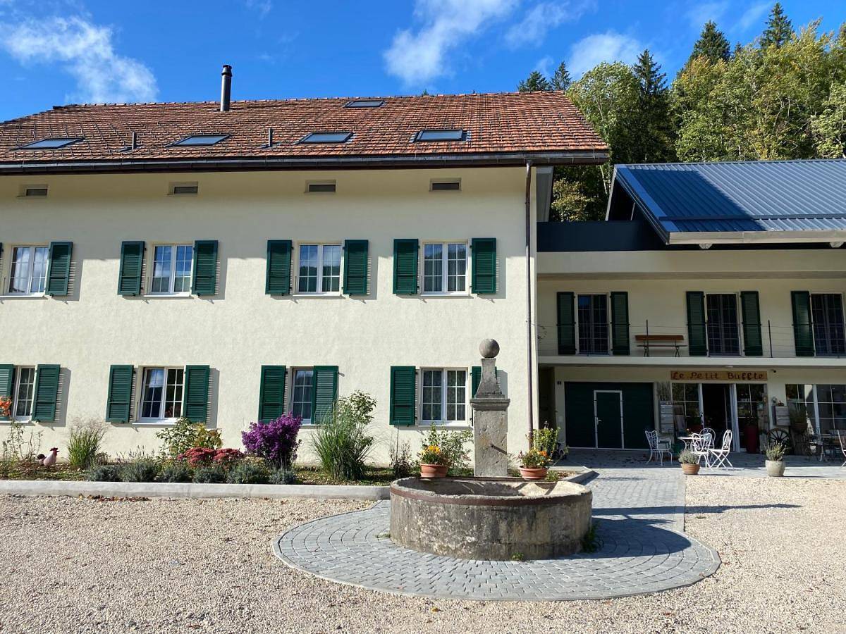 Ganze Wohnung, Two-Bedroom Apartment in Val-de-Travers, Massif du Jura