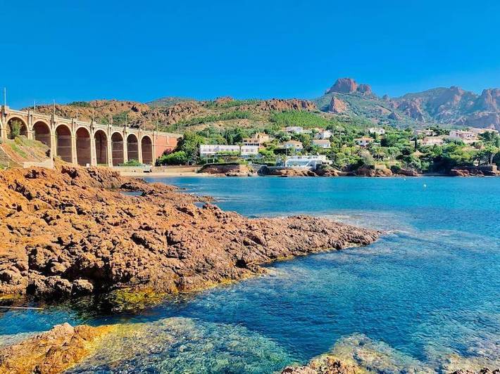Gîte pour 4 personnes, avec vue ainsi que terrasse et jardin dans Plage d'Anthéor