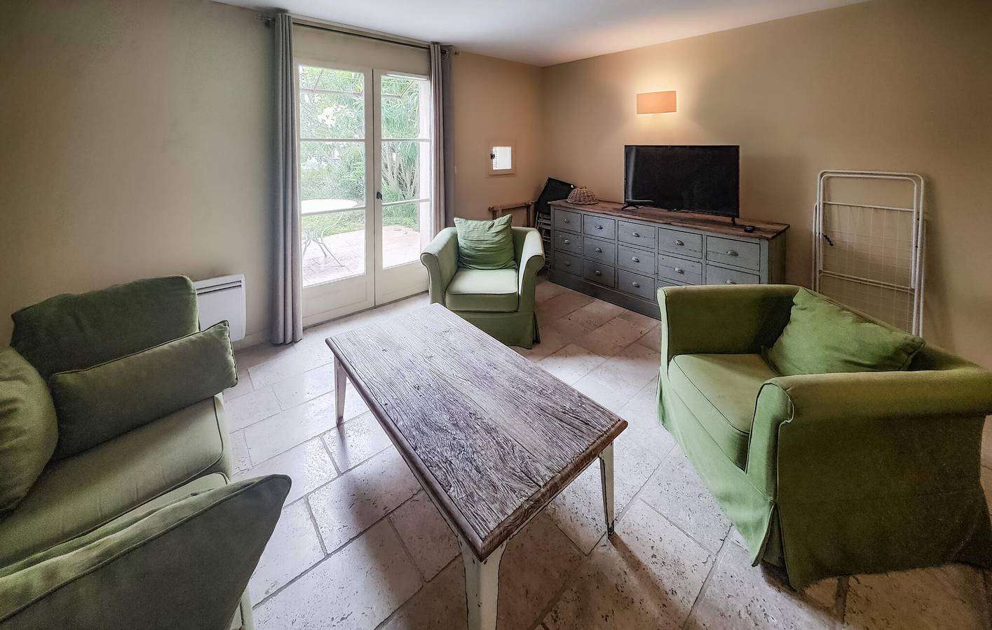Appartement moderne avec terrasse, parking, climatisation - 2km de la rivière, 2.5km de Tournissan in Saint-Laurent-de-la-Cabrerisse, Région de Narbonne