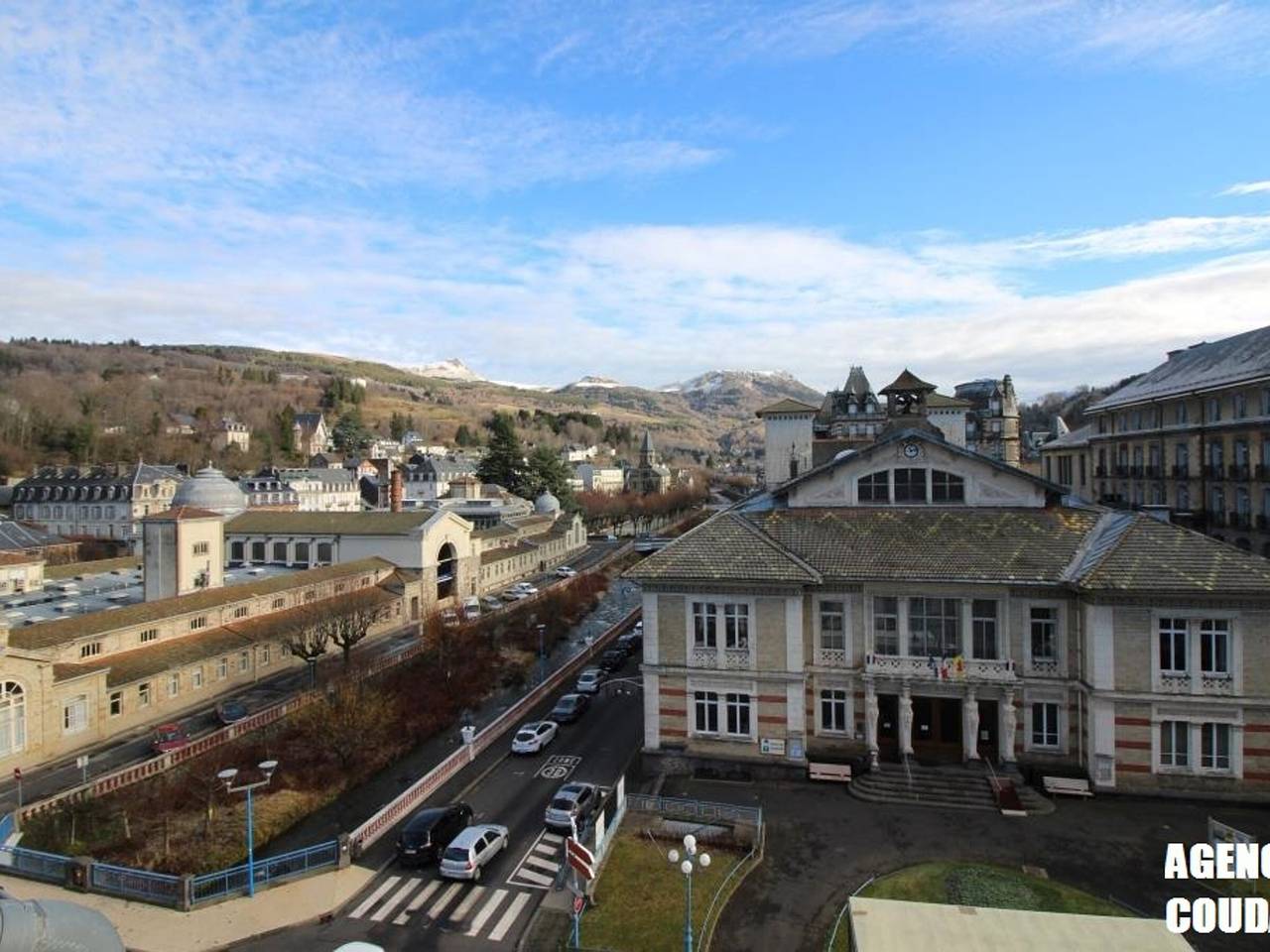 Entire apartment, T2 bis in La Bourboule center with Wifi and parking, up to 5 people in La Bourboule, Volcans d'Auvergne Regional Nature Park