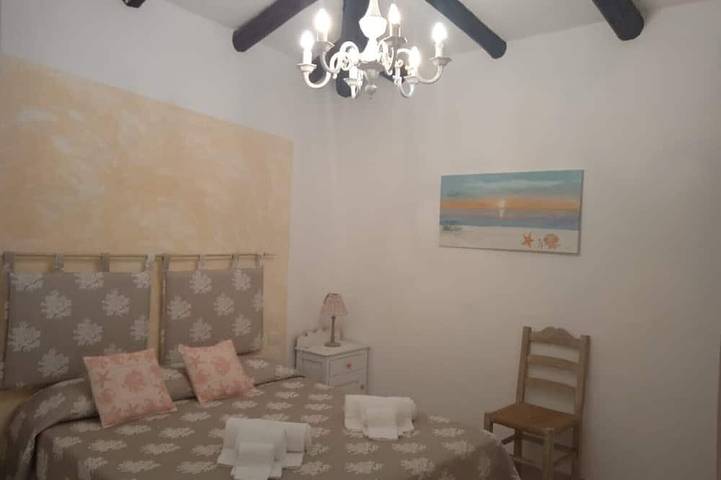 Villa indépendante avec grand jardin et piscine à 50 mètres de la mer in Spiaggia di Laconia, Arzachena